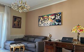 Vittore 11 Square